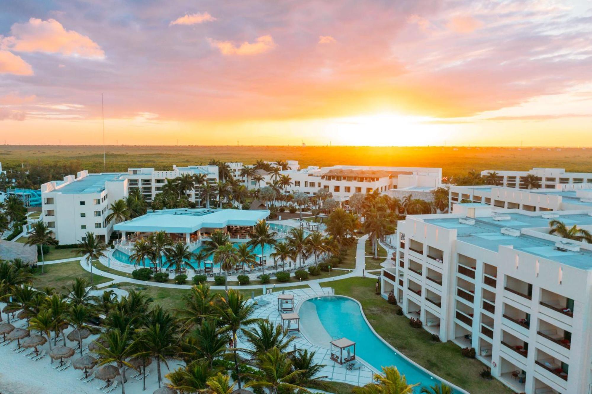 Hyatt Ziva Riviera Cancun All-Inclusive (Adults Only) بويرتو موريلوس المظهر الخارجي الصورة